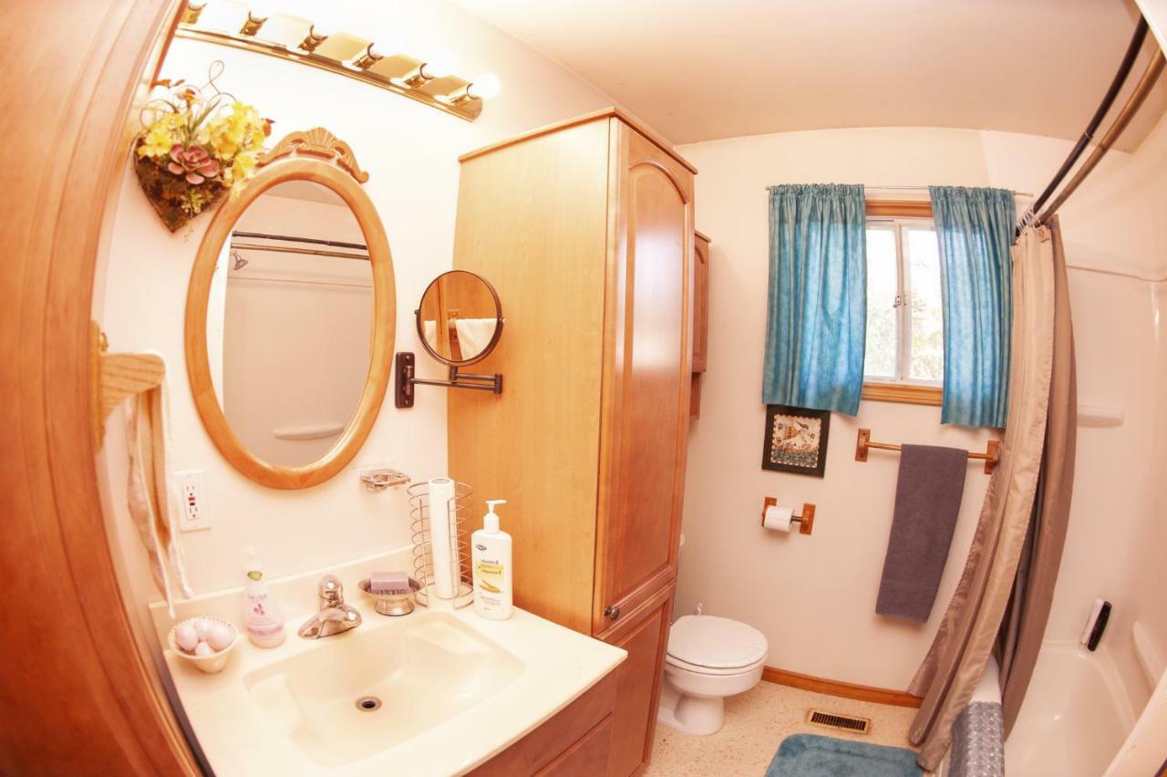 Tiga Bed And Breakfast Yellowknife Extérieur photo