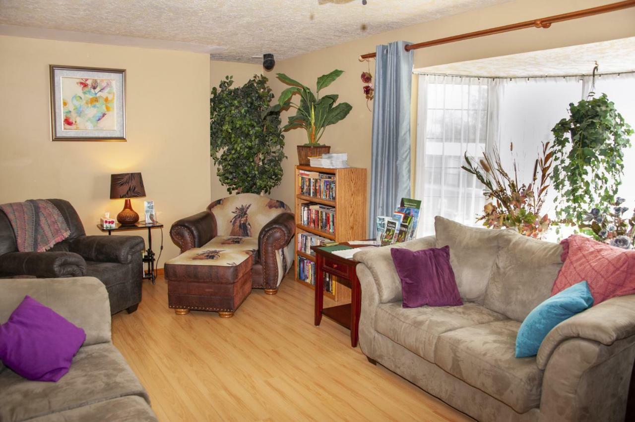 Tiga Bed And Breakfast Yellowknife Extérieur photo