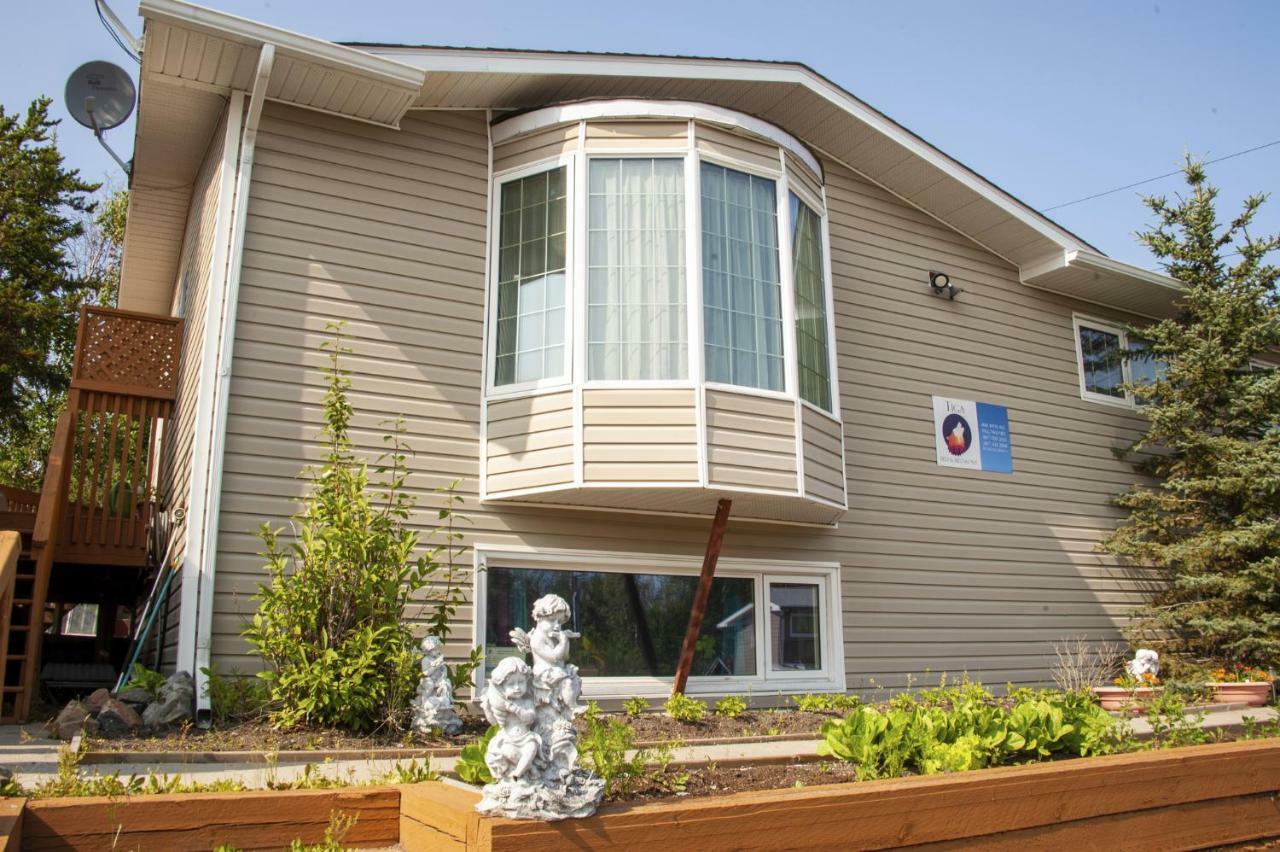 Tiga Bed And Breakfast Yellowknife Extérieur photo
